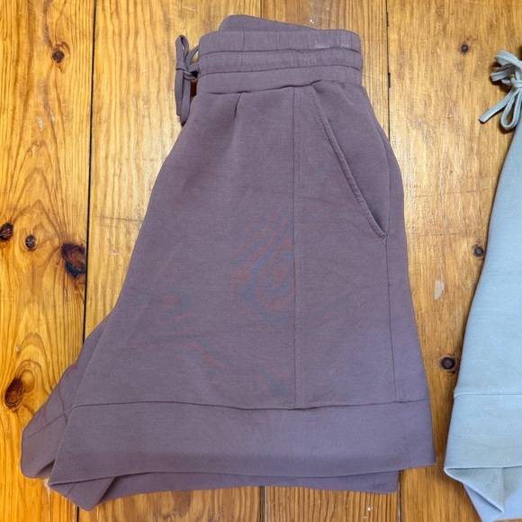 3 Pairs of Varley Shorts - Picture 4 of 10